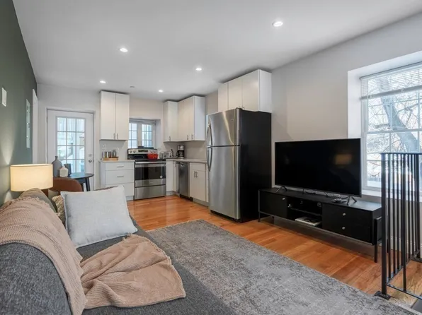 309-309R Sumner St #1L, Boston, MA 02128