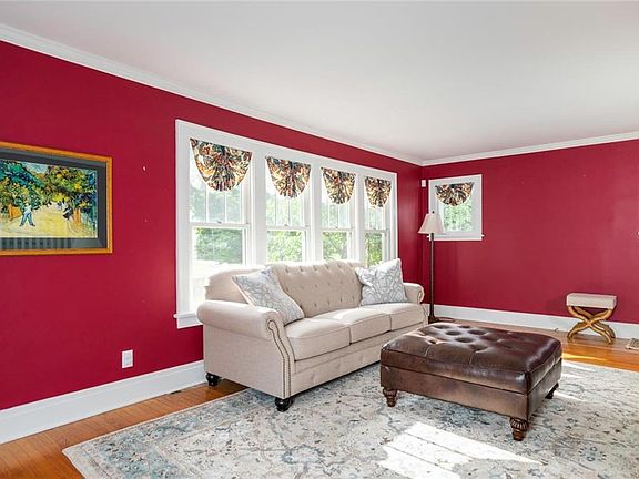3rd image of 359 Berryman Dr