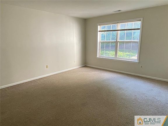 5th image of 1016 Waterford Dr