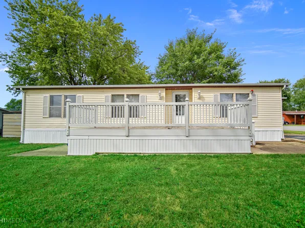 2 Berry Ln, Bourbonnais, IL 60914