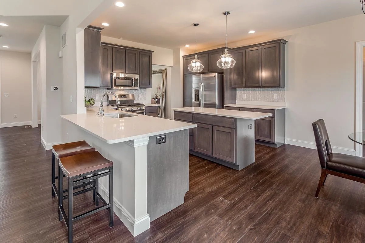 5 bed, 3.5 bath, 4016 sqft, $4,400 — Photo 4