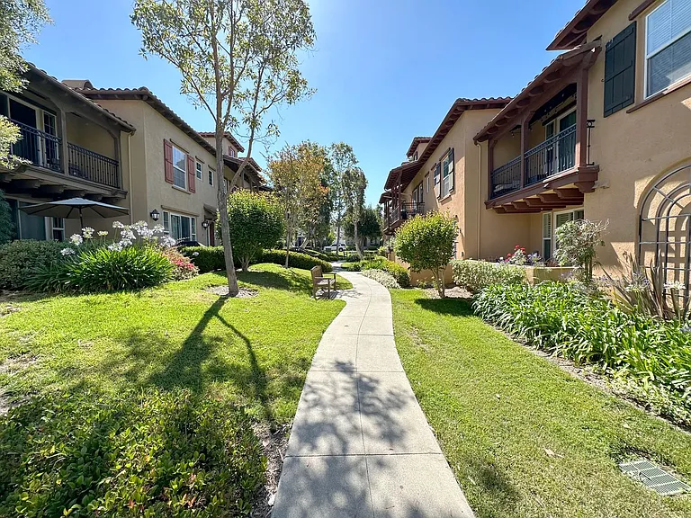 14 Vinca Ct — Photo 37