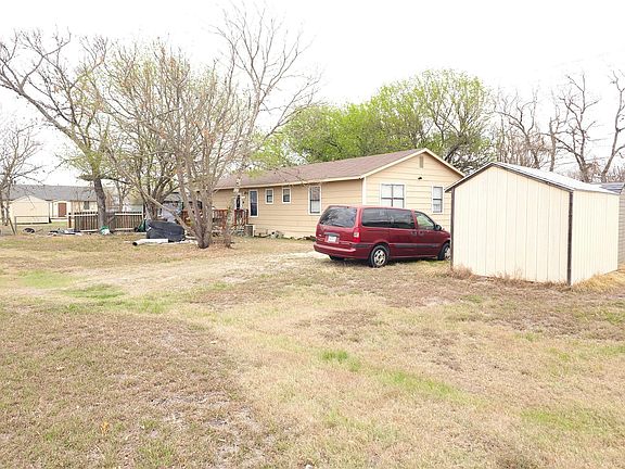 3rd image of 911 S Brazos St