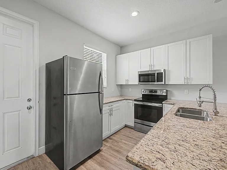 1614 E Mulberry Dr — Photo 10