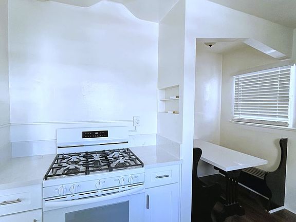 4th image of 3968-3970 5th Ave #9