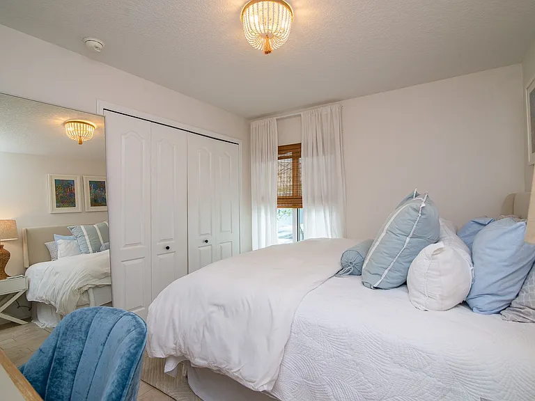 2402 Seagate Ln N — Photo 23