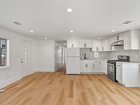 4th image of 1671 Mono Ave