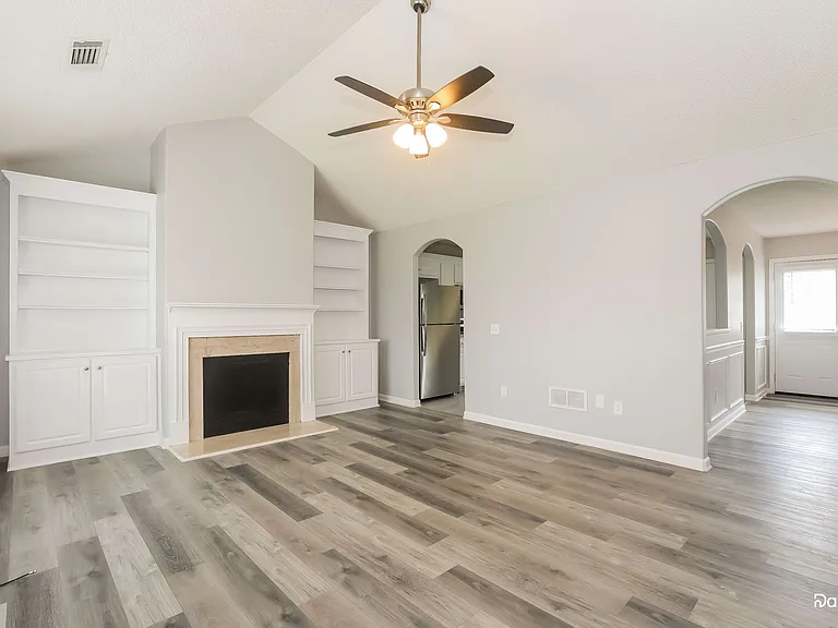 1303 Princess Dr — Photo 5