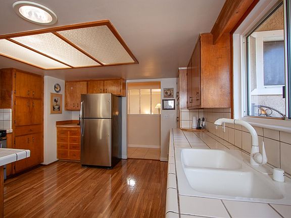 4th image of 2917 Camino Heights Dr