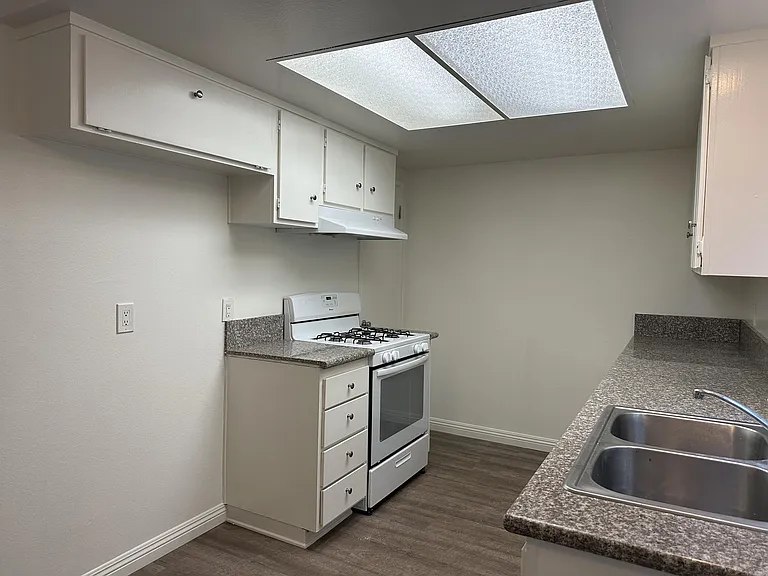160 N Fonda St #2 — Photo 28
