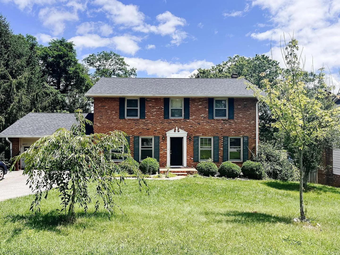 4 Bedroom, 2.5 Bath House — Photo 2