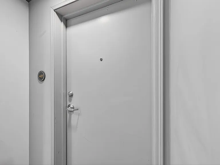 400 Herron Dr #21 — Photo 5