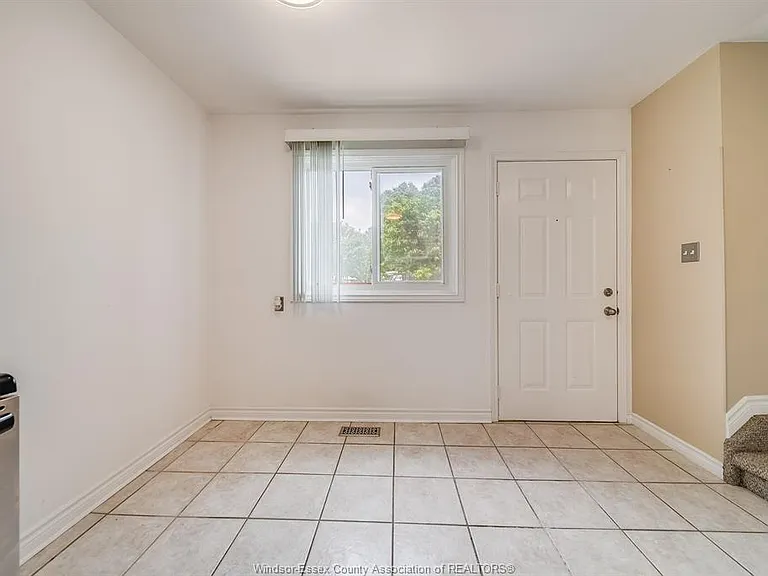 5486 Lassaline Ave — Photo 14