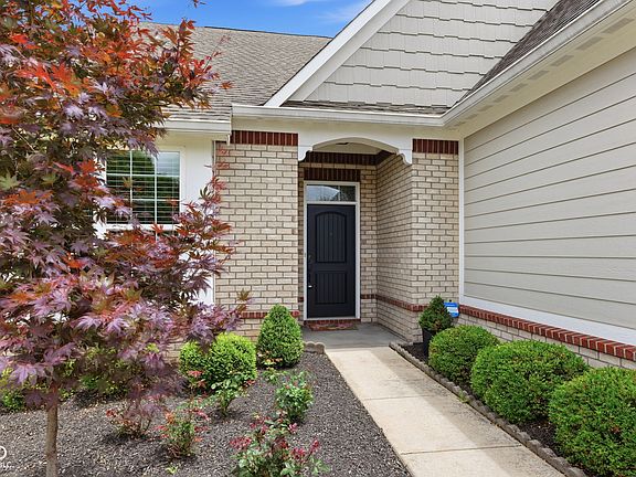 3rd image of 15459 Mystic Rock Dr