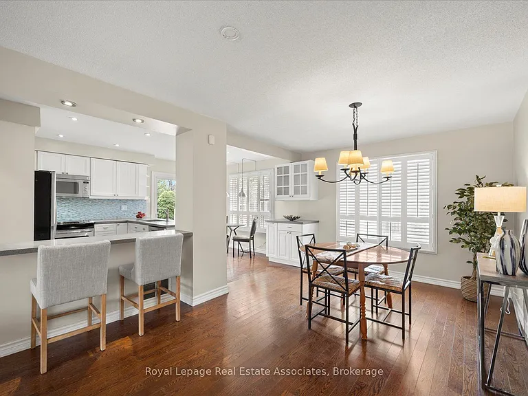 438 Claremont Cres — Photo 8