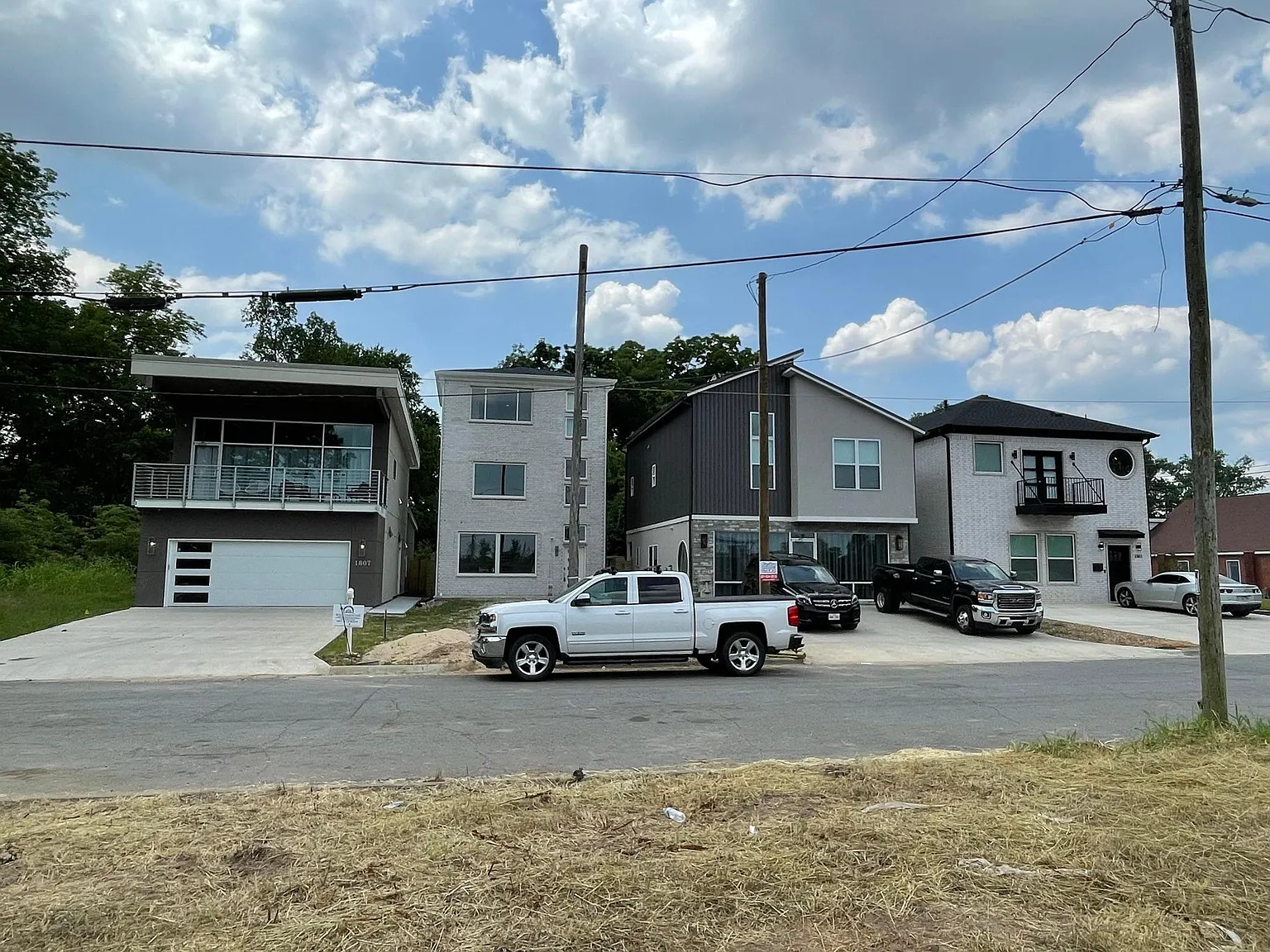 2 bed, 2.5 bath, 1450 sqft, $1,585 — Photo 2