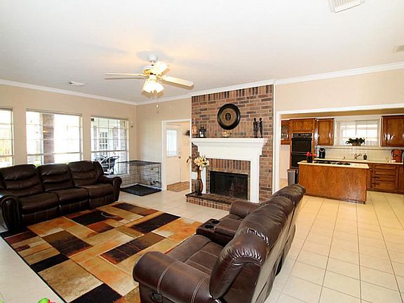 3rd image of 4518 Meadow Green Dr