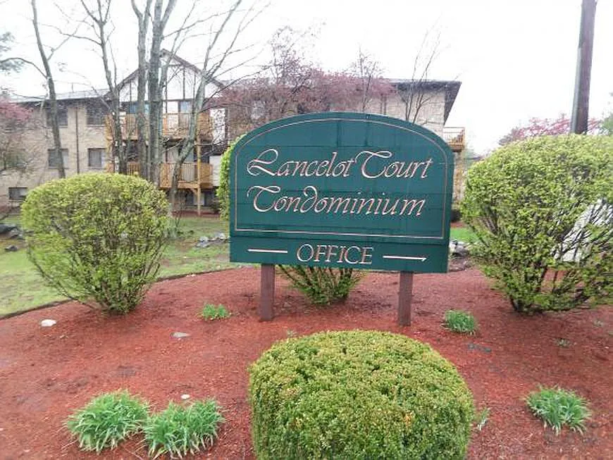9 Lancelot Ct — Photo 1