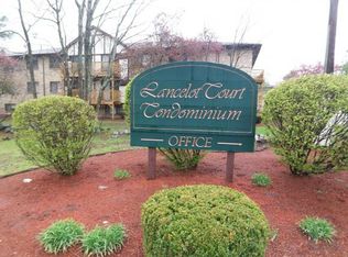 9 Lancelot Ct APT 8, Salem, NH 03079