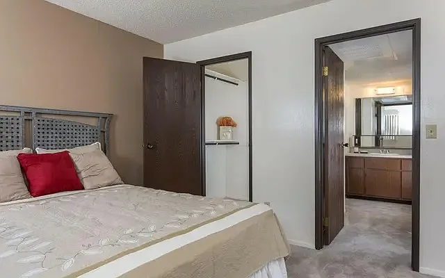 Maguire Hill Apartments — Photo 4