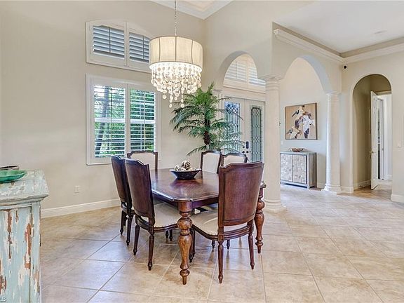 3rd image of 24810 Avonleigh Ct