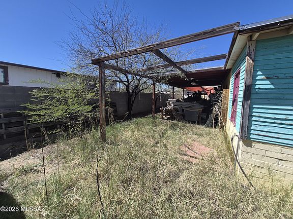 5th image of 242 E Jacinto St