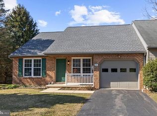 12 Burr Oak Dr, Millersville, PA 17551