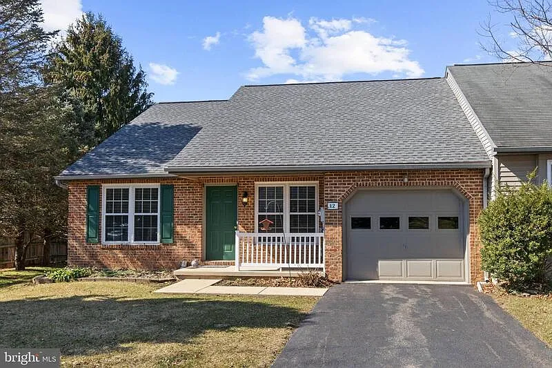12 Burr Oak Dr photo 1