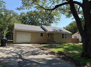 2416 SW Moundview Dr, Topeka, KS 66614