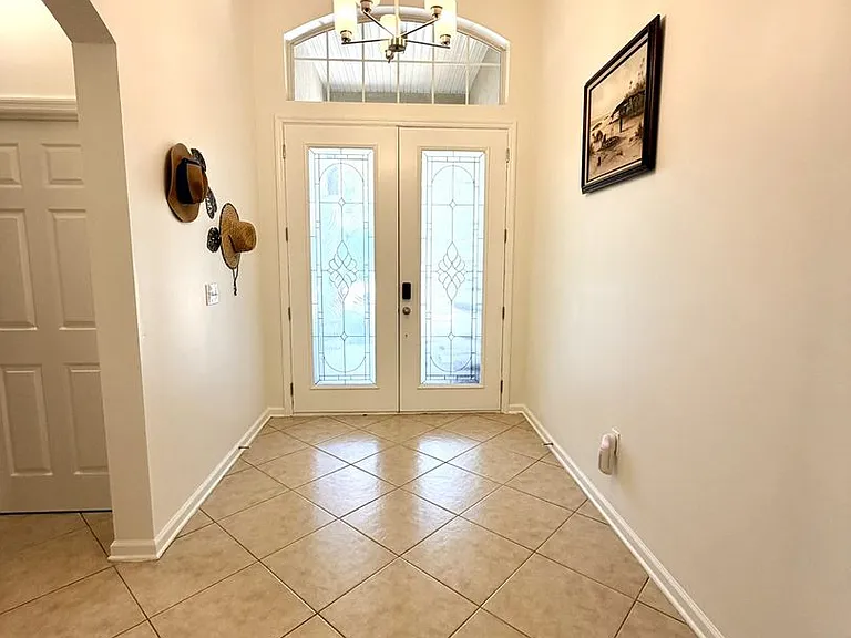 2411 Golfview Dr — Photo 2
