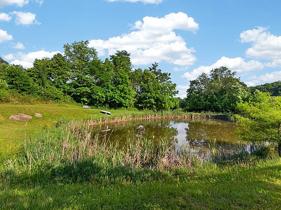 2nd image of 1078 Dickerson Rd