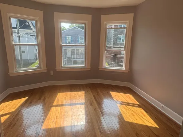 1079 Kossuth St #2, Bridgeport, CT 06608
