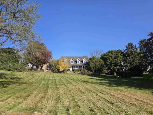 50 Deer Point Dr, Hawthorn Woods, IL 60047