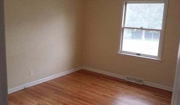 4th image of 2719 Torrington Ave