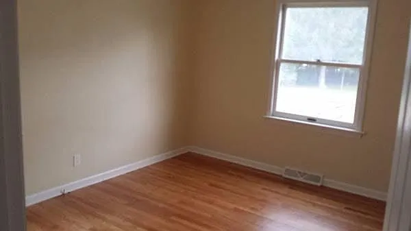 2719 Torrington Ave — Photo 4