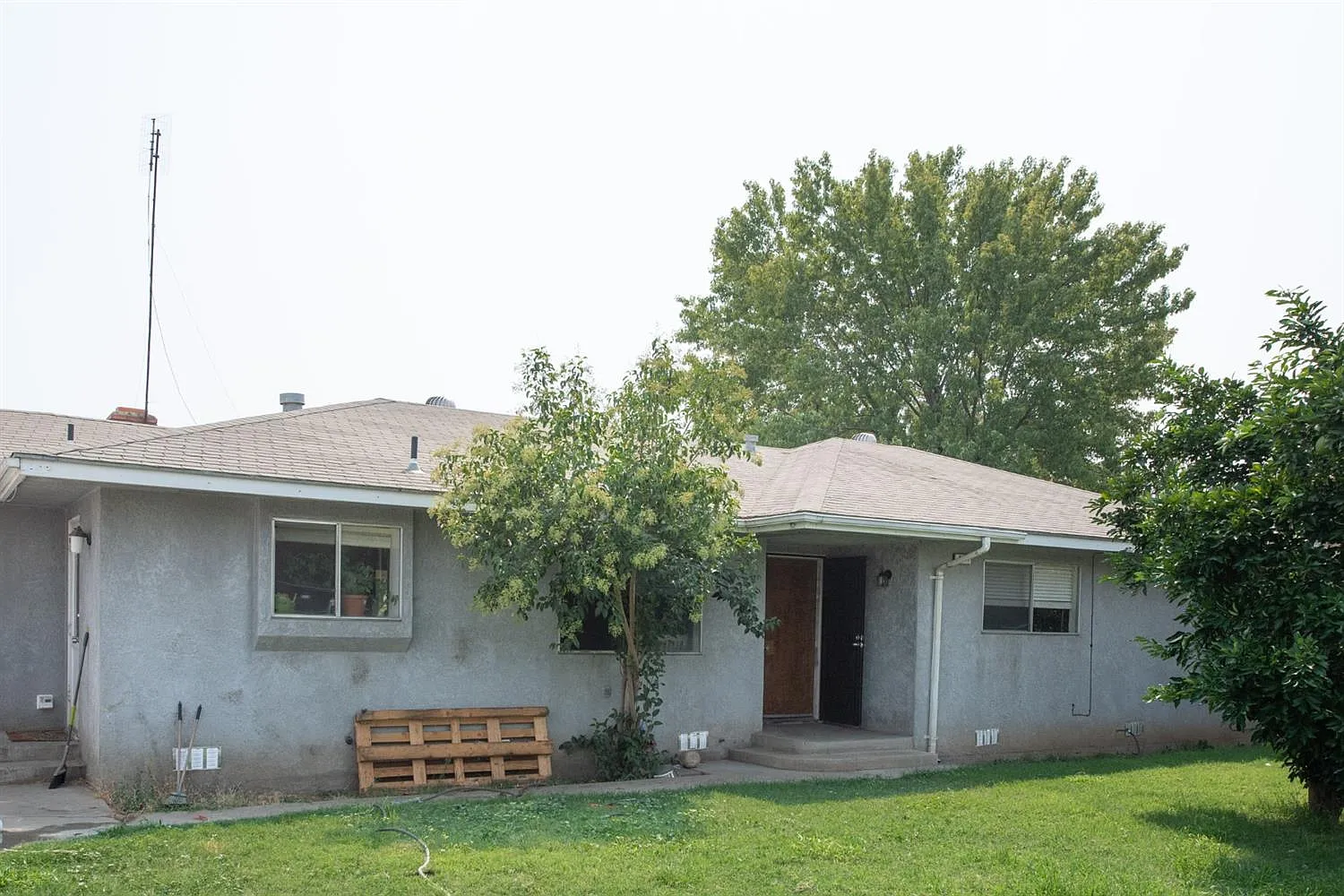 4114 E Dwight Way photo 1