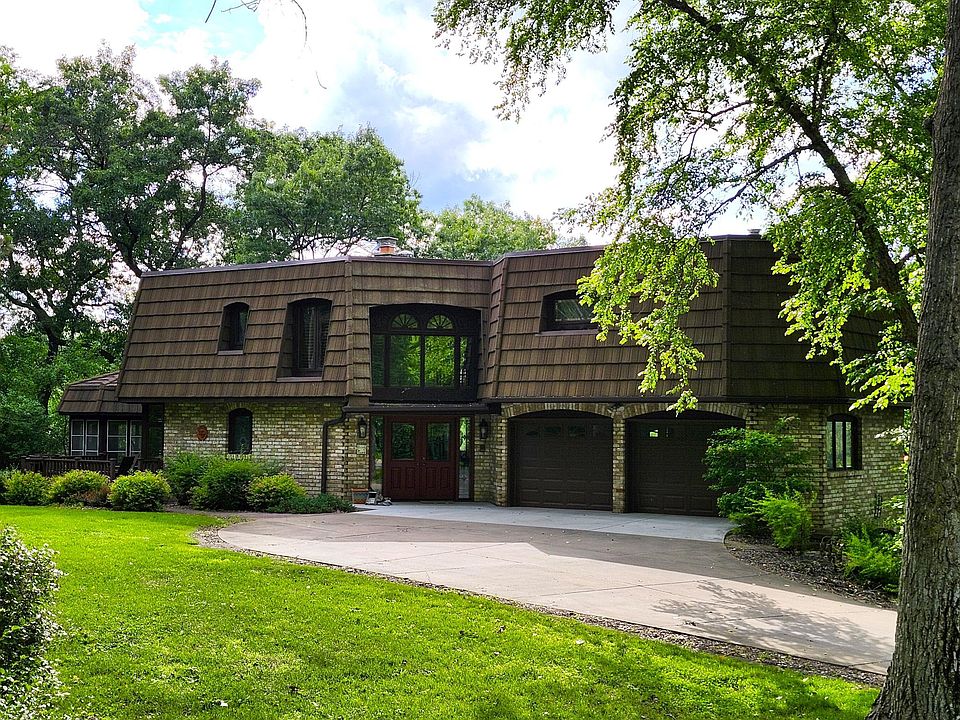 2nd image of 8 Chickadee Ln