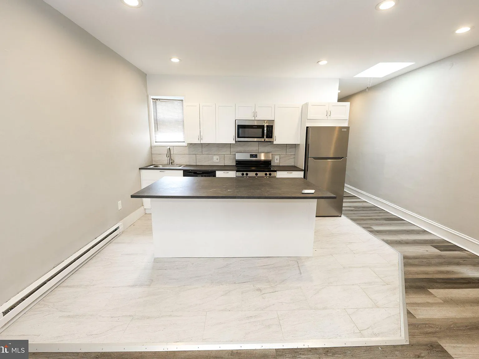 2 bed, 1.0 bath, 2146 sqft, $1,350 — Photo 2