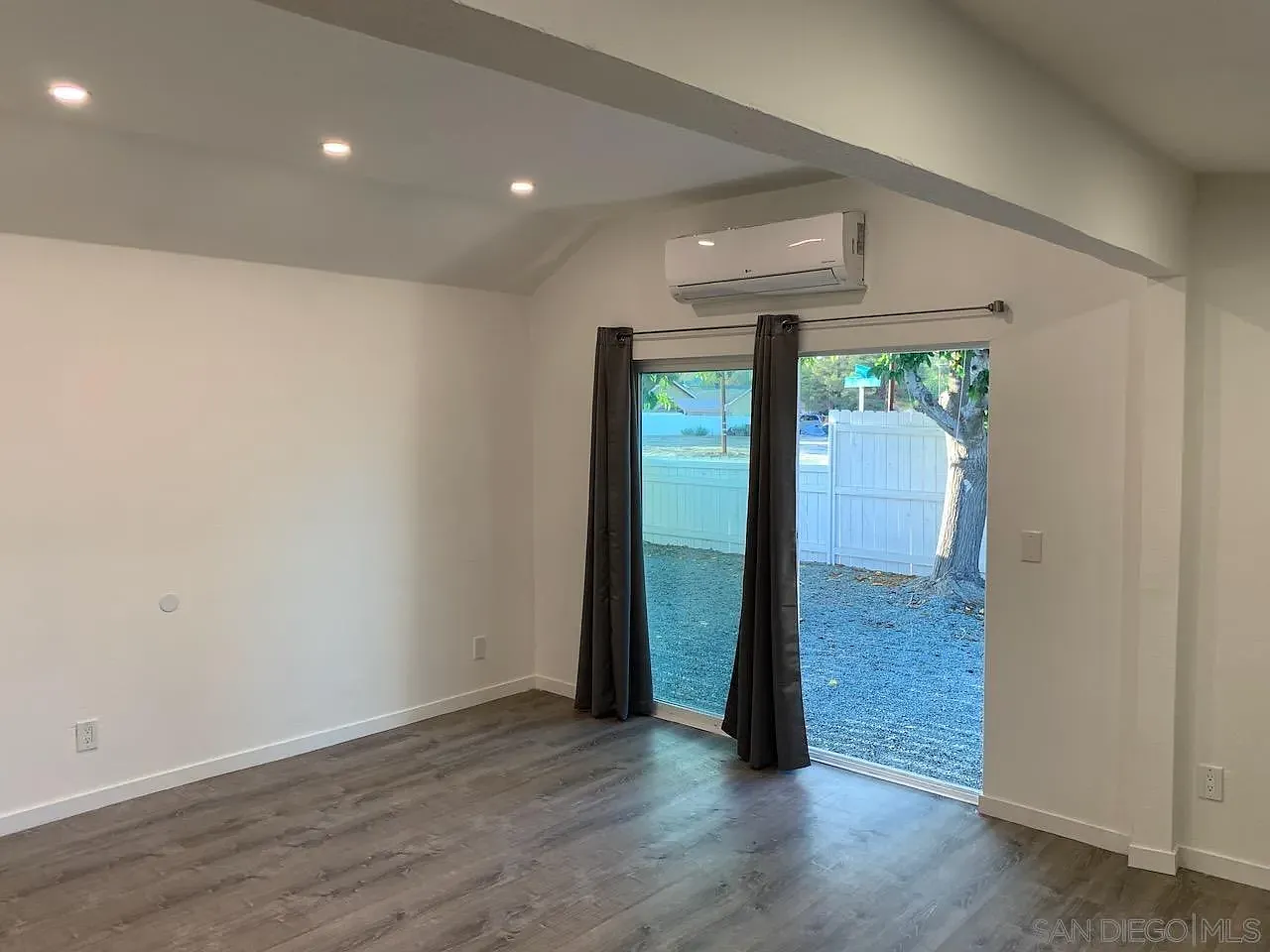 3 bed, 2.0 bath, 1465 sqft, $2,750 — Photo 4