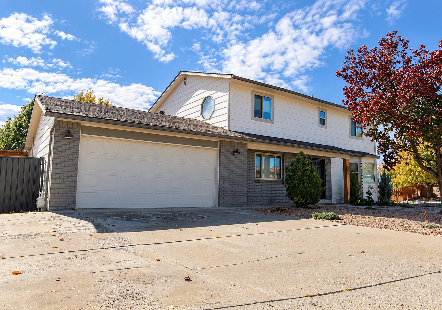 Beautifully Updated Bell Ridge Home with Private Backyard Retreat — Photo 2