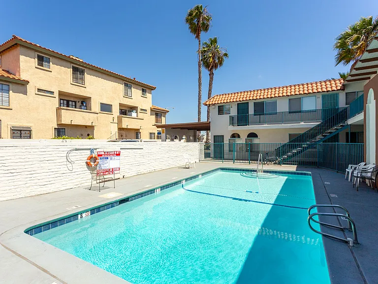 Paloma Apartments — Photo 10