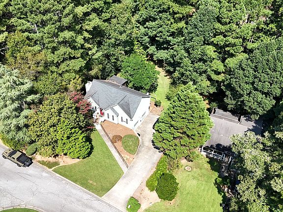 4th image of 106 N Springs Dr