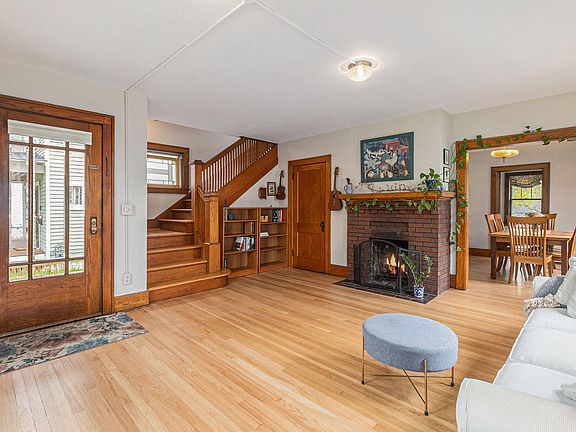 5th image of 119 Virginia Ave