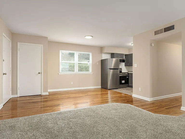 City View Apartments — Photo 12