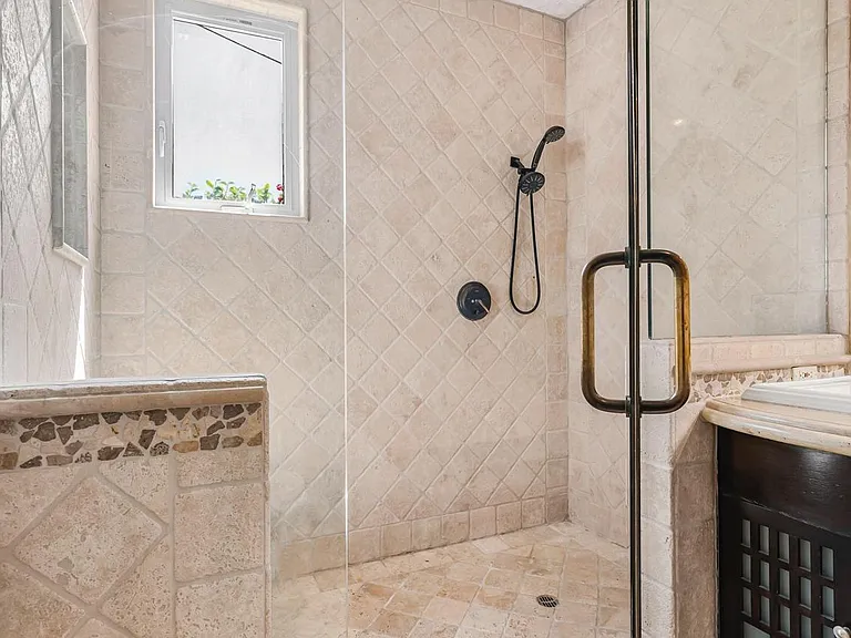5136 Woodley Ave — Photo 12