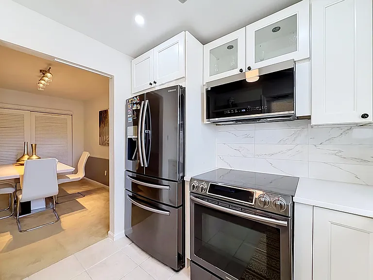 2121 NE 68th St #109 — Photo 30