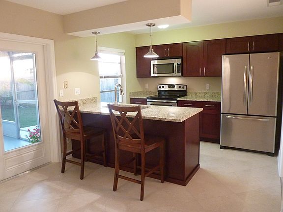 4th image of 1420 Wildwood Ct