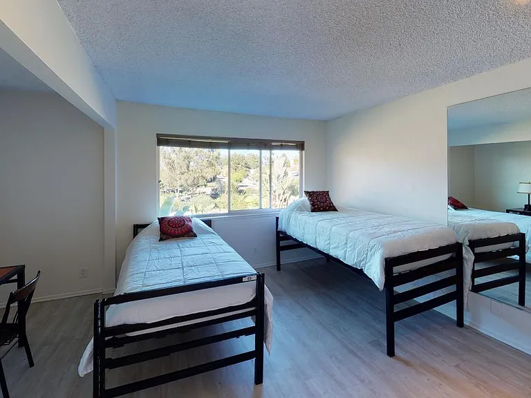 831 Cliff Dr — Photo 29
