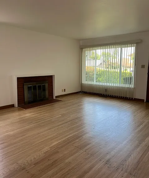 203 Coventry Dr — Photo 3
