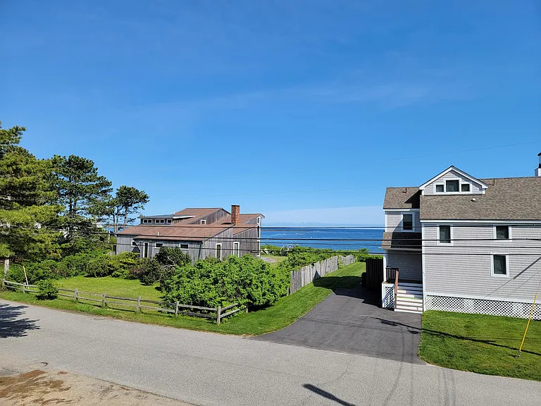 680 Kings Hwy — Photo 2